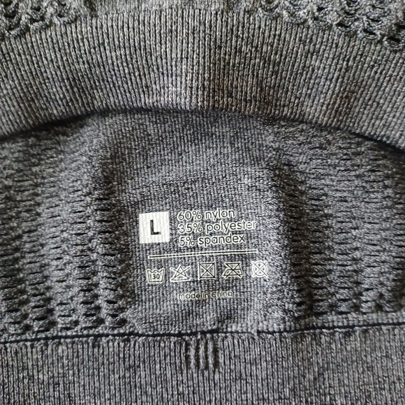 Gray Gym Long Sleeved Croptop - Picture 3 of 3